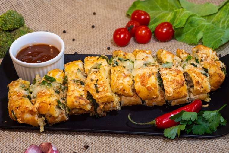 Pão de Alho de Cupim com Brócolis — prato do AGB no Comida di Boteco