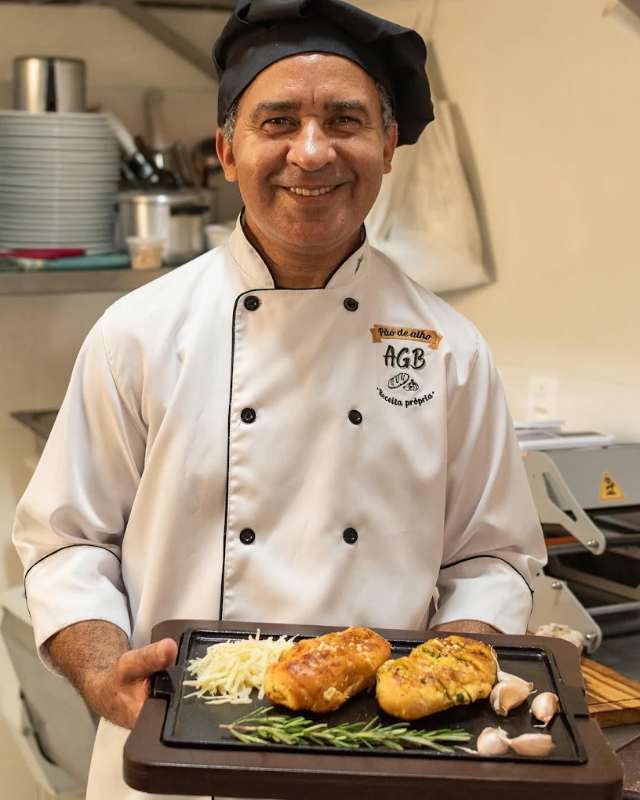 Chef Acir, criador do Pão de Alho AGB